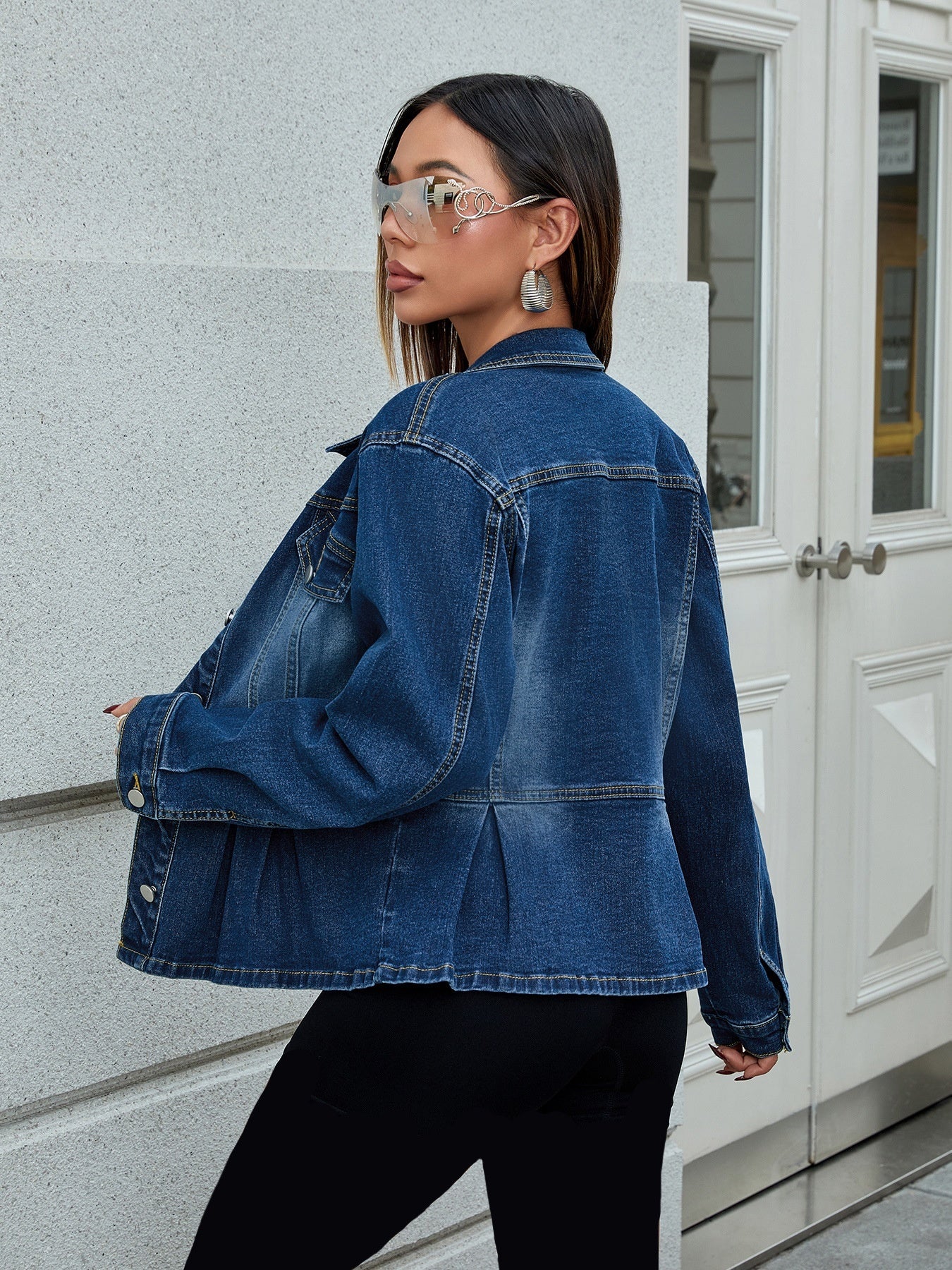 Washed Denim Waist-Tight Decorative Pocket Short Jacket