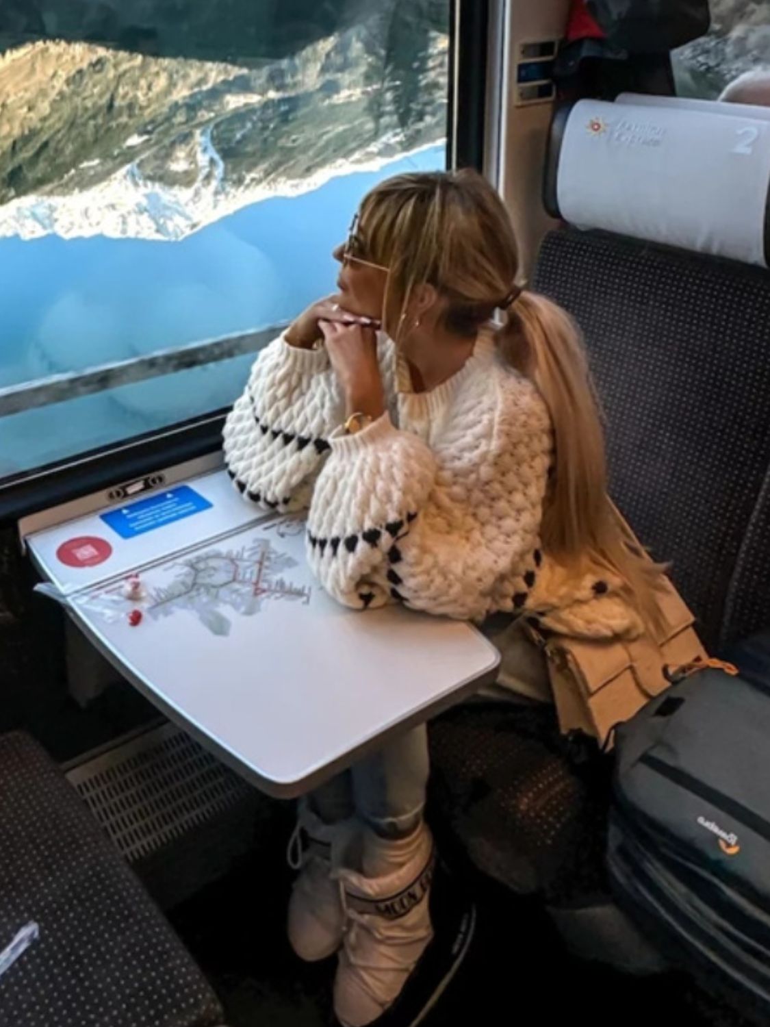 Women's Contrast Round-Neck Long-Sleeve Sweater - US Only