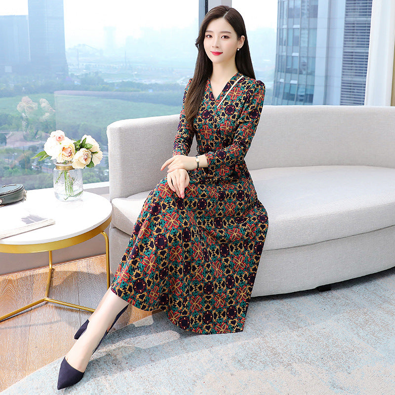 An Elegant Printed V-Neck Long-Sleeve Dress