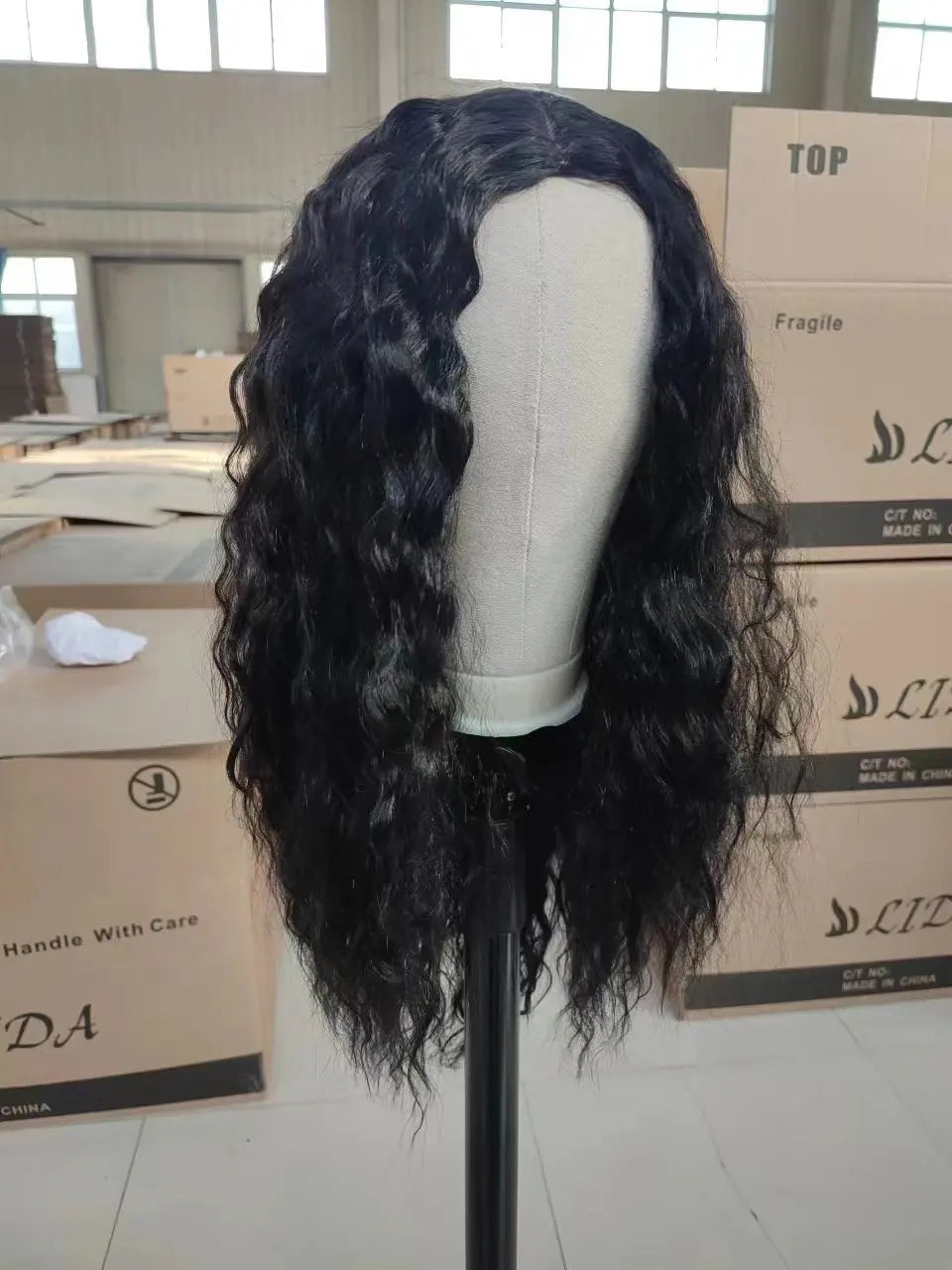 Blice Synthetic Wig Curly Hair Extensions Omber Middle Part Women‘s Daily Wig Natural Hair Line Blonde Color Without Bang