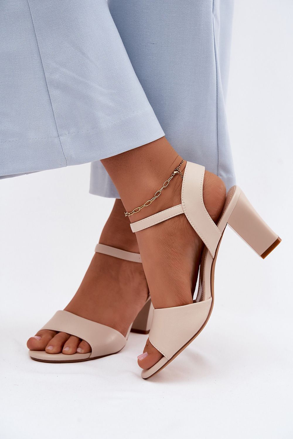 Heel sandals model 228103 Step in style