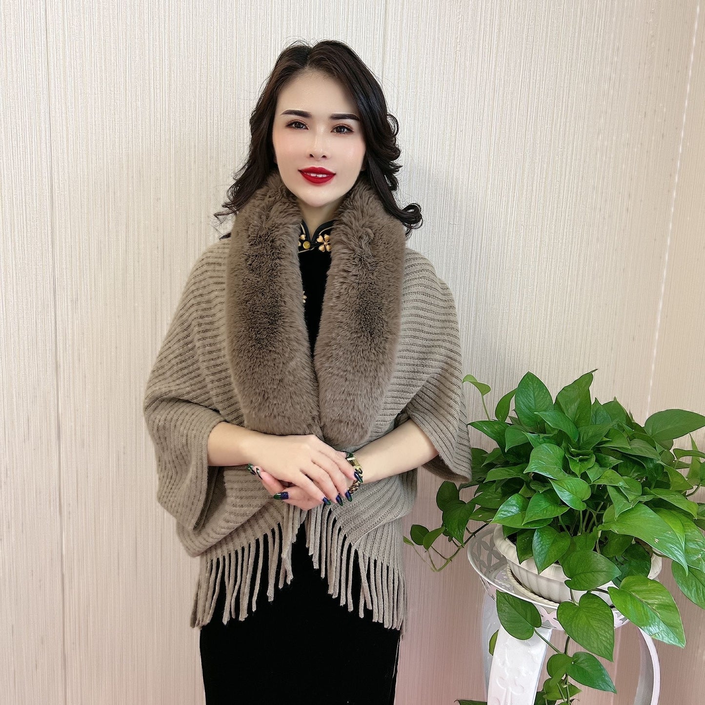 Women's Posh Knitted Fur-Collar Shawl Tassel