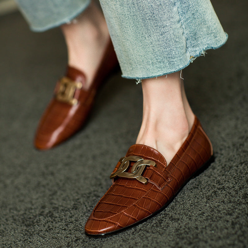 Queen Tianjiao Leather Metal Buckle Flat Shoes