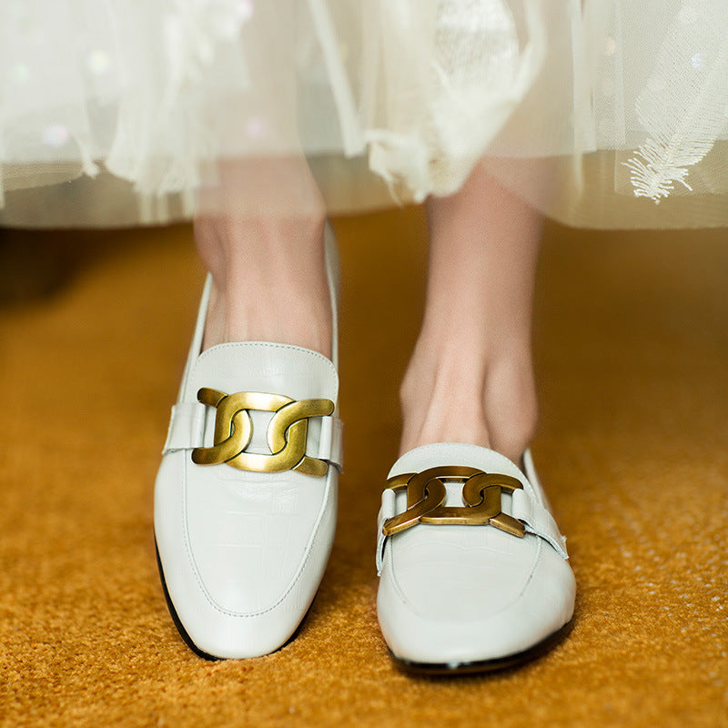 Queen Tianjiao Leather Metal Buckle Flat Shoes