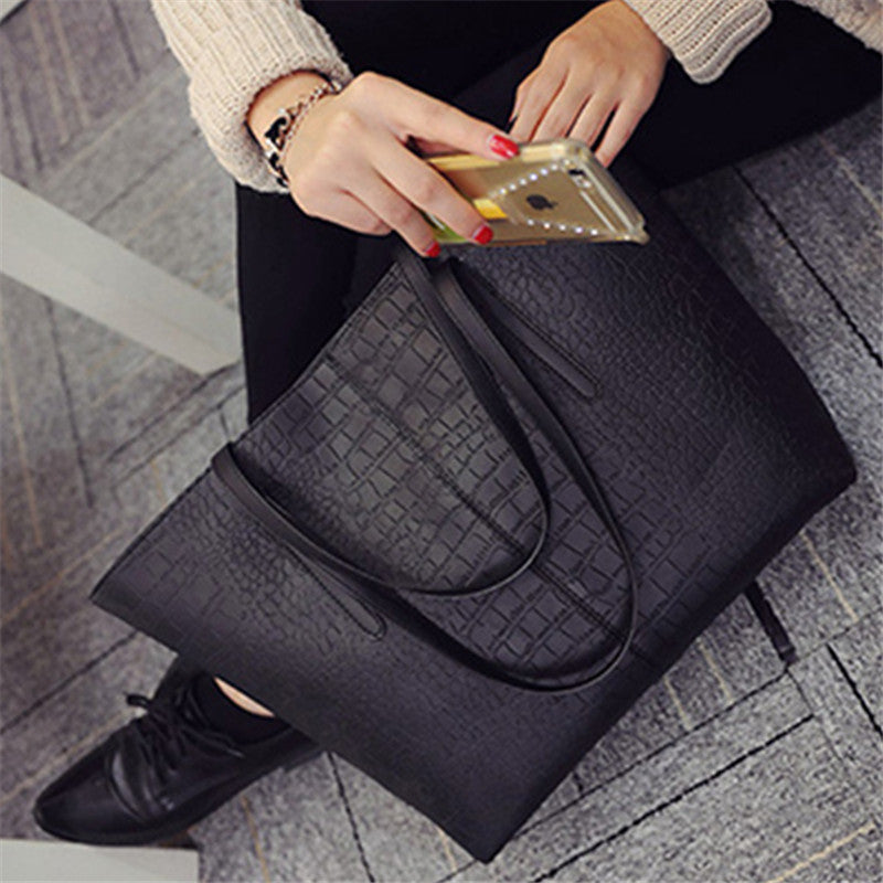 The new spring and summer 2021 fashion handbags EuropeShoulder Bag Handbag simple fashion
