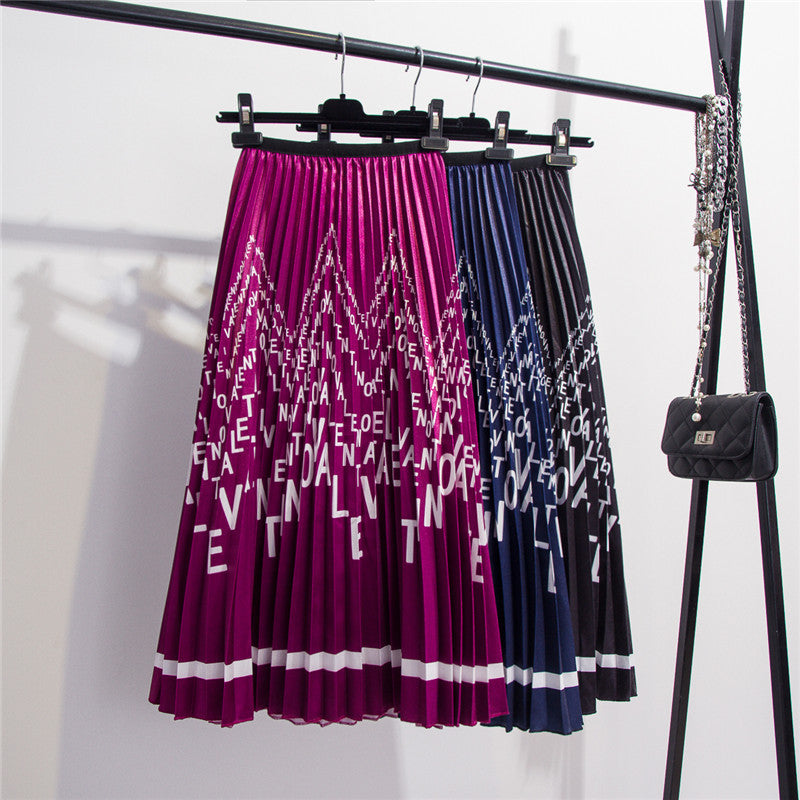 Letter printed pleated skirt