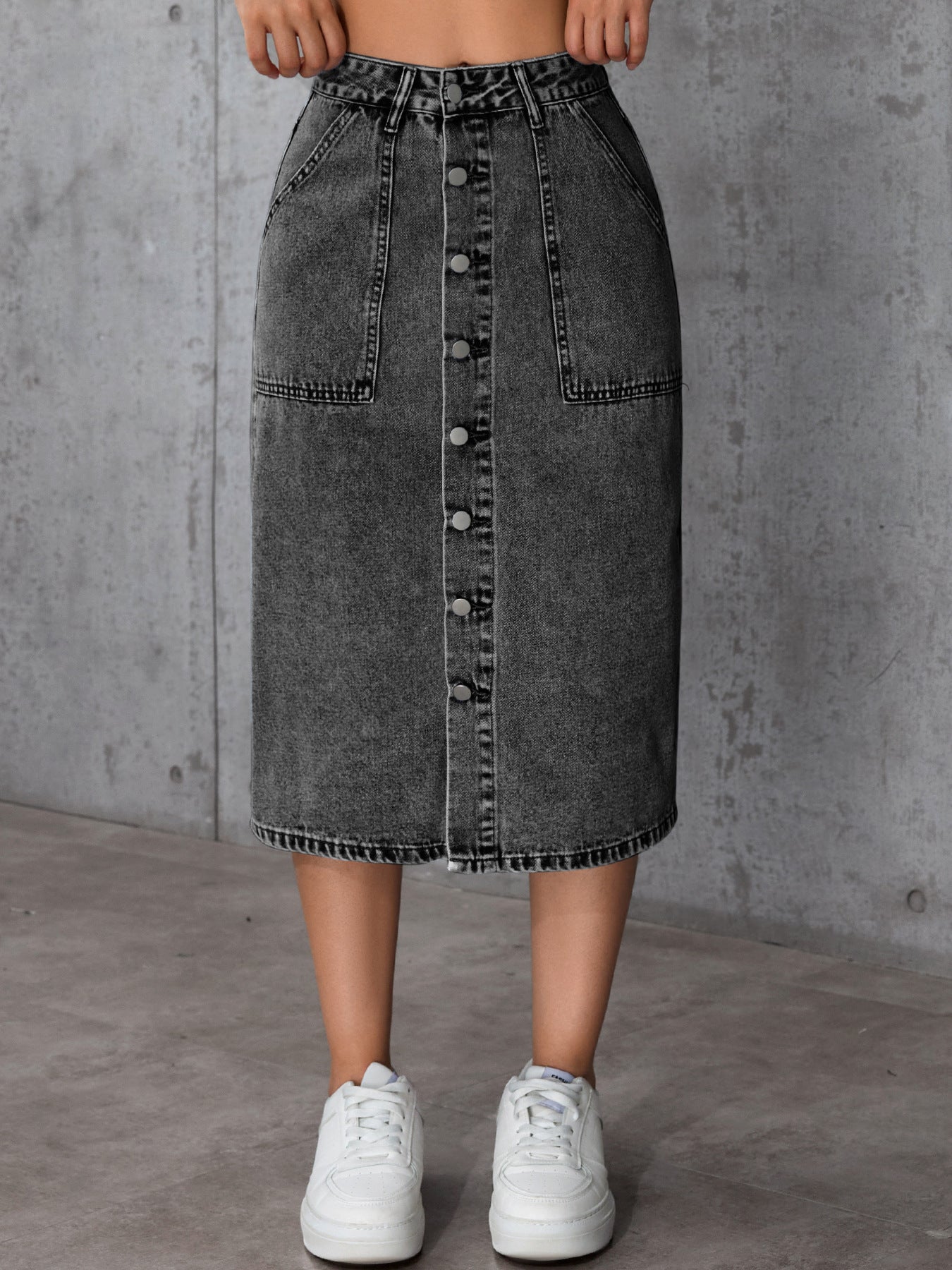 A Highly Stretchy, Mid-length Denim Skirt Perfectly Flatters Your