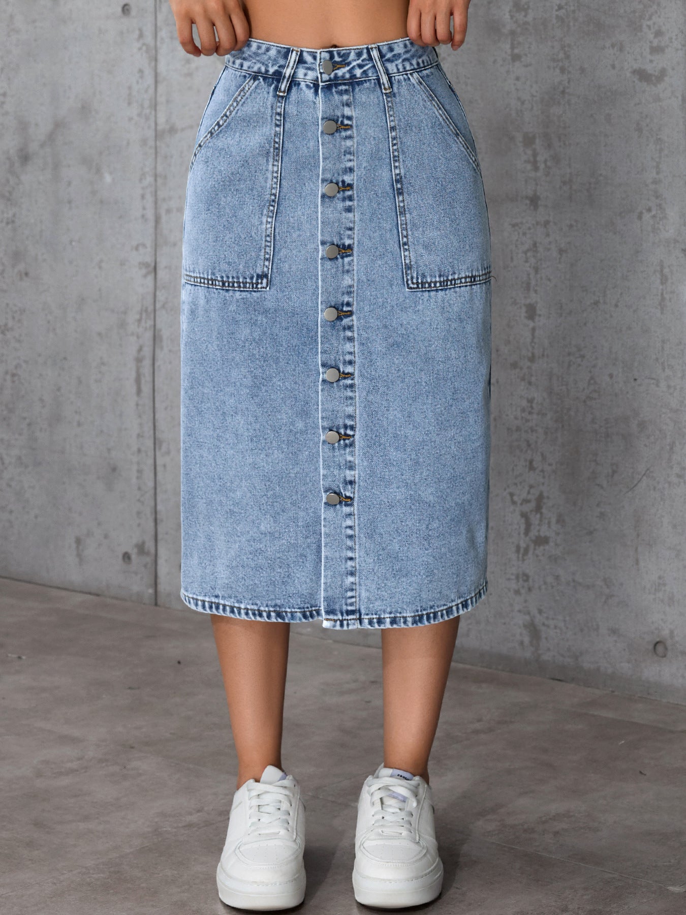 A Highly Stretchy, Mid-length Denim Skirt Perfectly Flatters Your