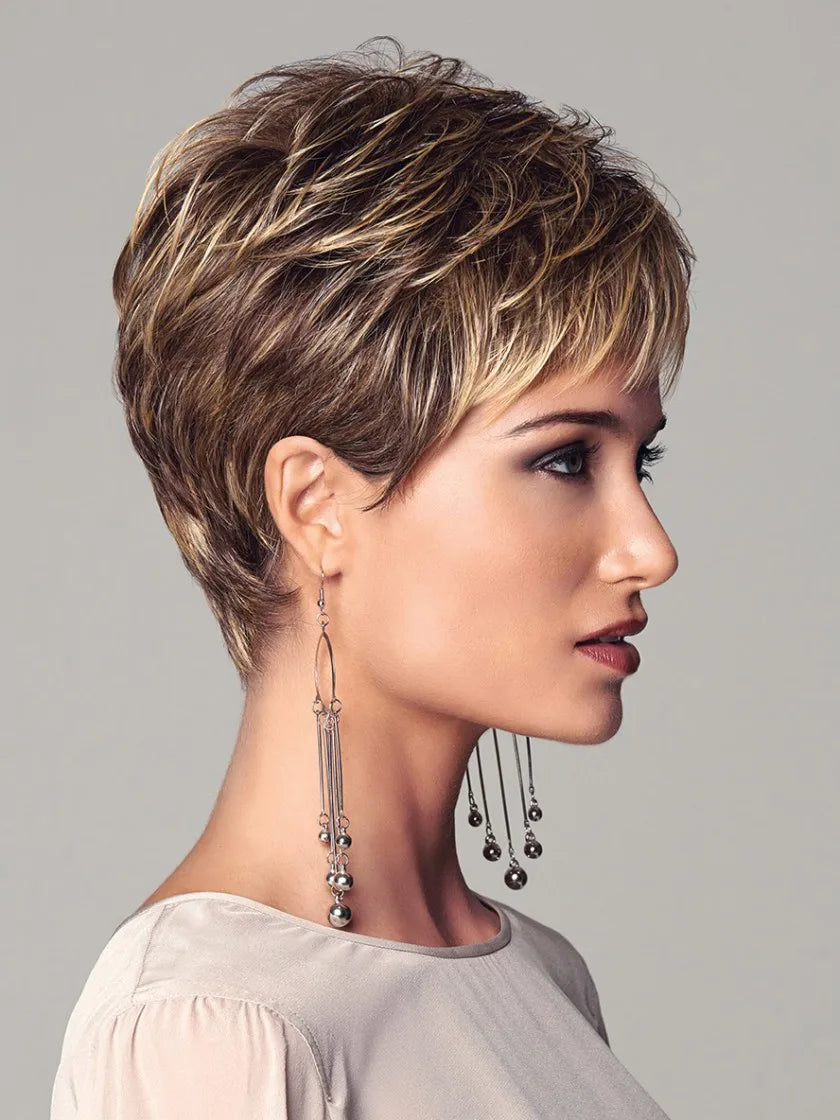 Women‘s Fashion Short Wigs with Bangs Pixie Cut Soft Straight Wigs Brown Synthetic Hair Wig Costume Party Wig for Women