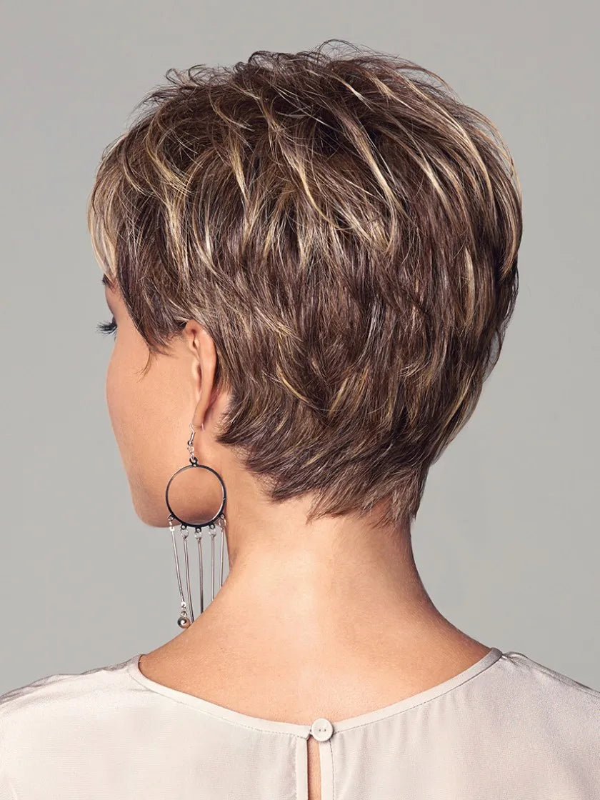 Women‘s Fashion Short Wigs with Bangs Pixie Cut Soft Straight Wigs Brown Synthetic Hair Wig Costume Party Wig for Women