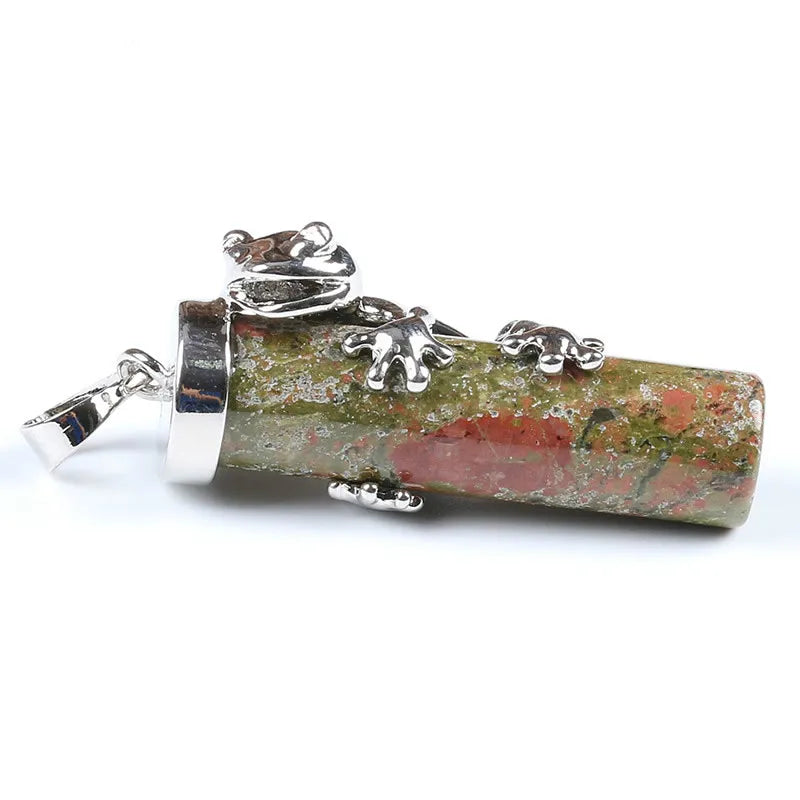 Natural Stone Frog-Shaped Crystal Necklace Pendant