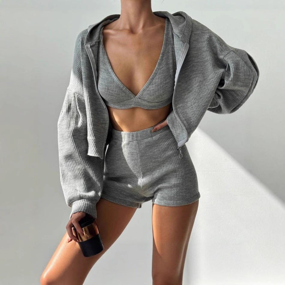 Sporty Casual Zip-Up Hoodie Outfit
