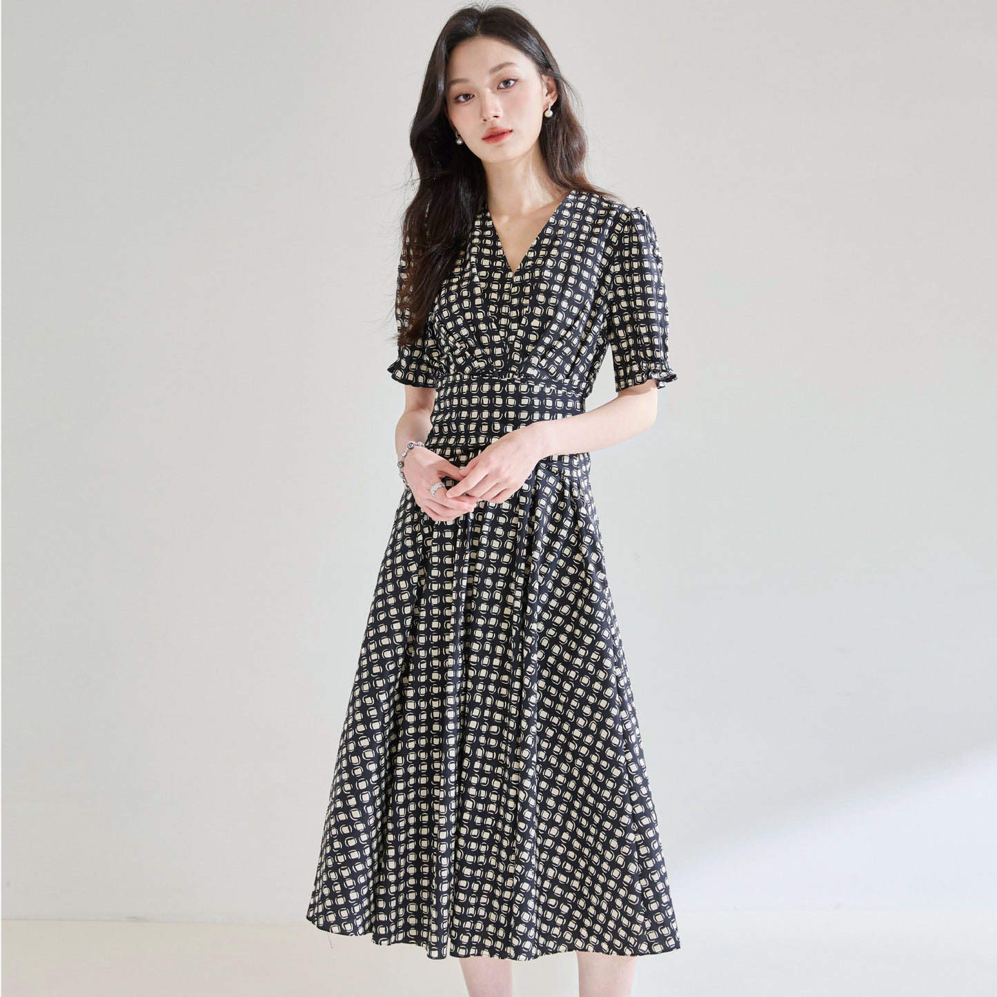 Black And White Lattice Pattern V-neck Lace Up Waist Slimming Cotton A- Line Mid-length Dress