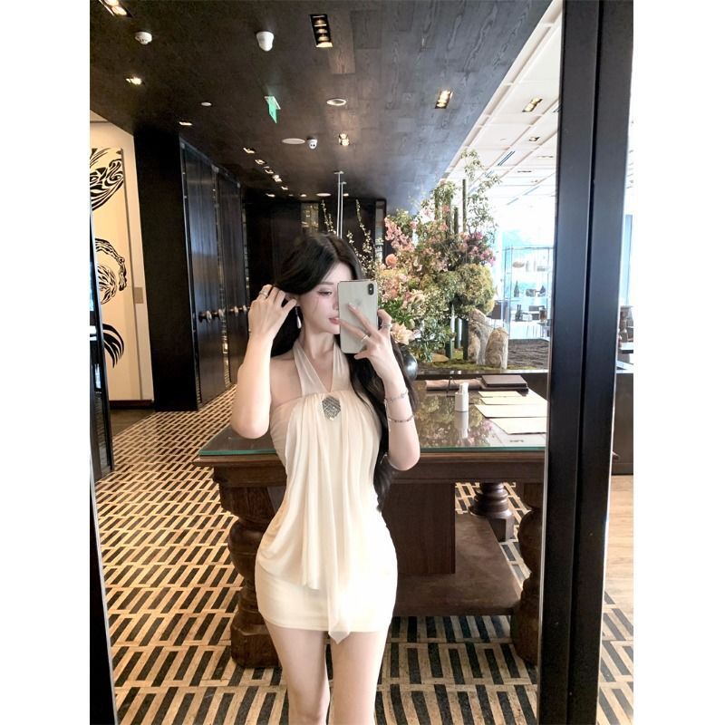 Waist-Cinching Figure-Flattering Sheath Dress