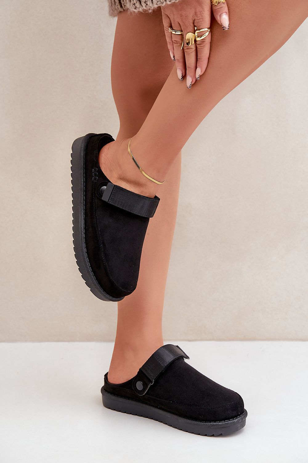  Slippers model 204652 Step in style 