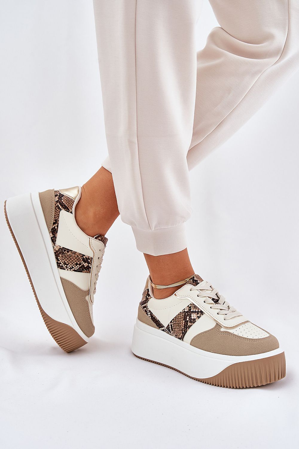  Sport Shoes model 209800 Step in style 