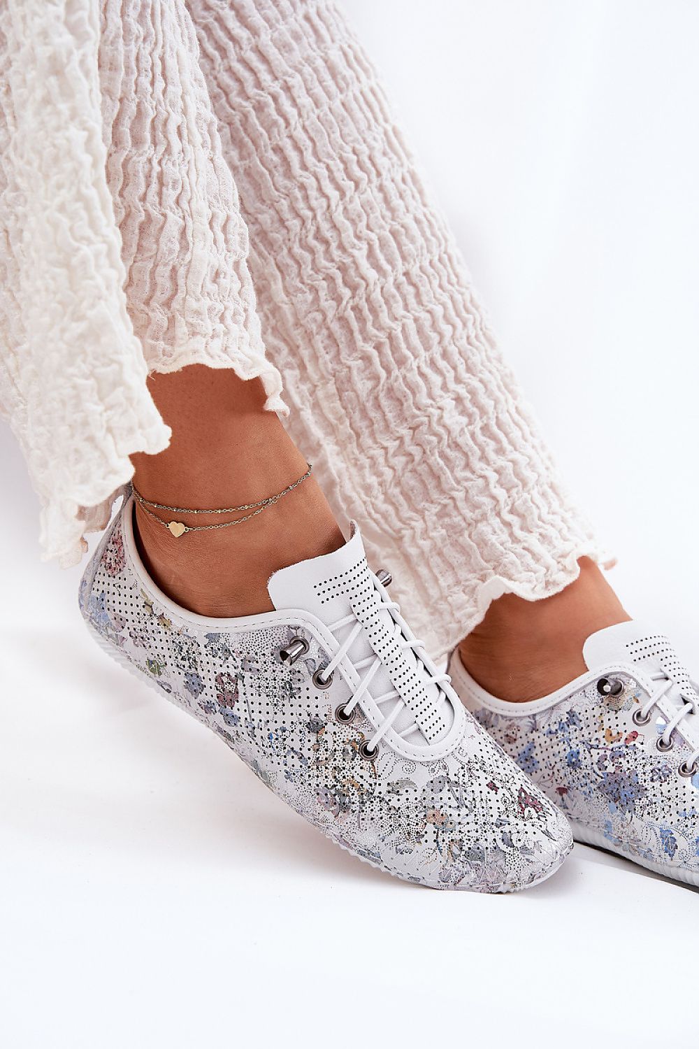 Low Shoes model 212550 Step in style 