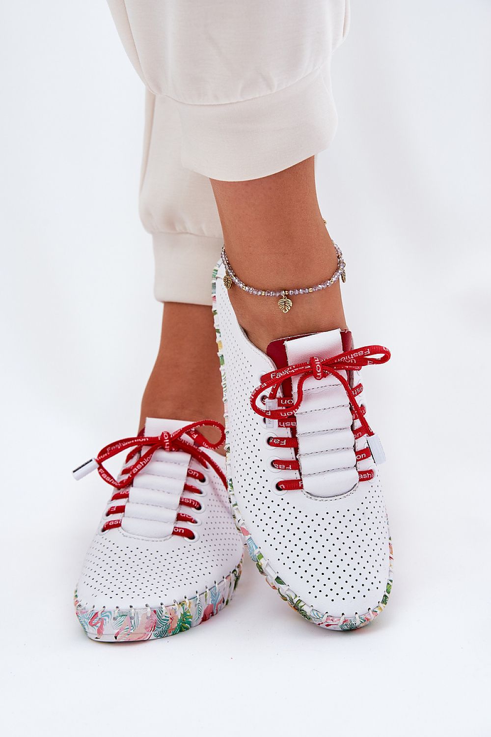  Low Shoes model 212557 Step in style 