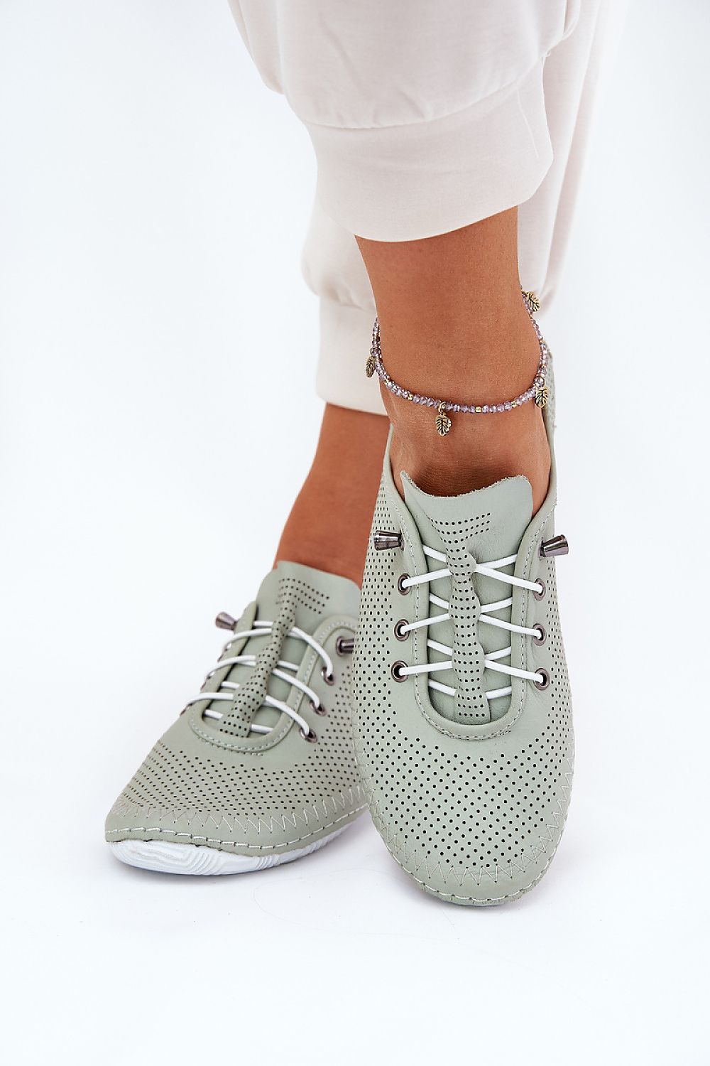  Low Shoes model 212560 Step in style 