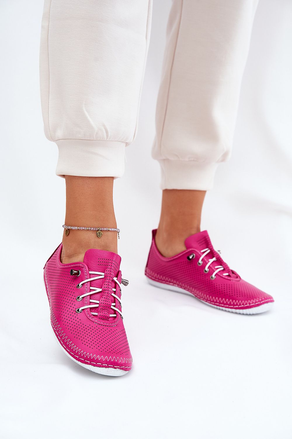  Low Shoes model 212561 Step in style 