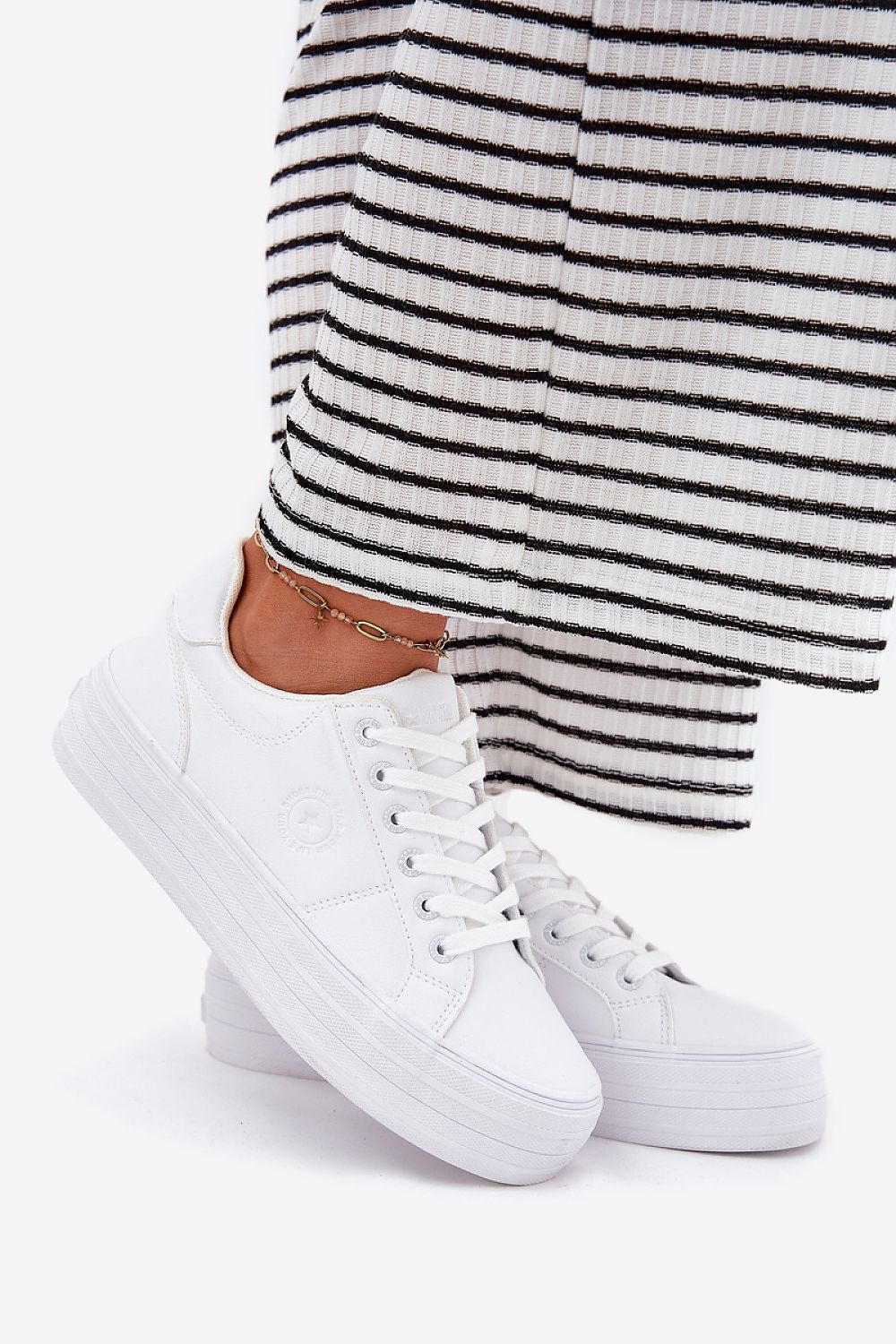  Sneakers model 212729 Step in style 