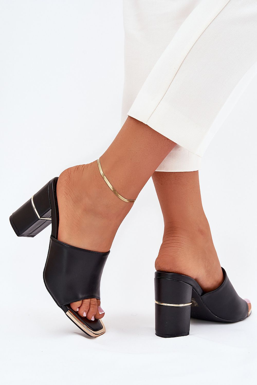  Flip-flops model 215417 Step in style 