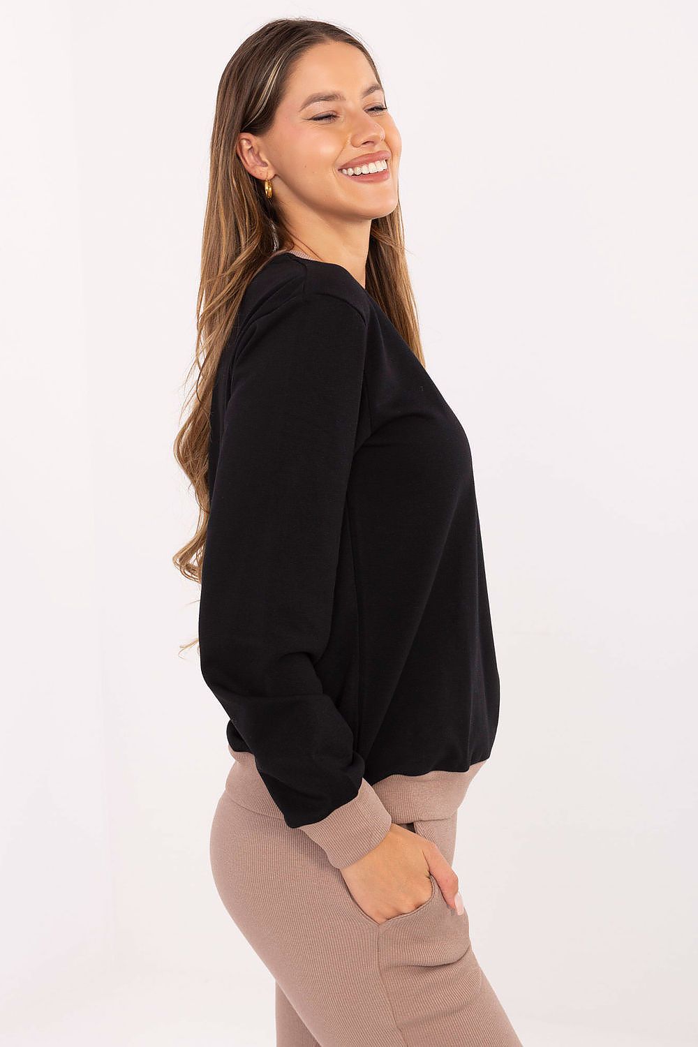  Sweatshirt model 217304 Relevance 