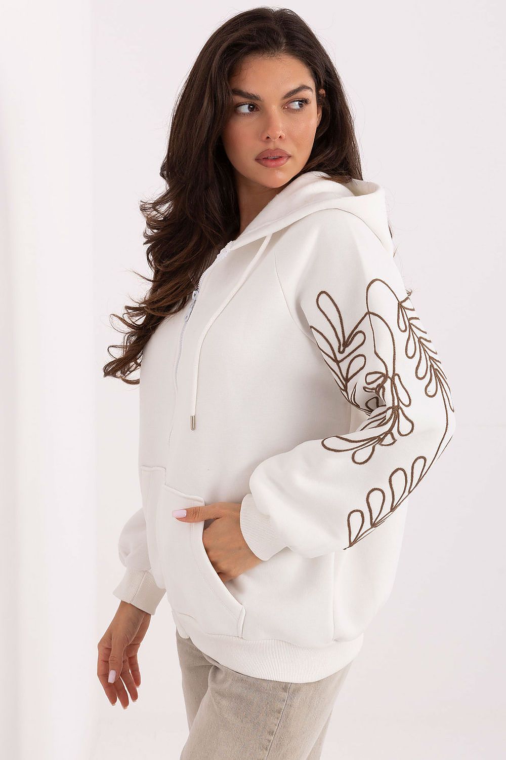  Sweatshirt model 218249 Relevance 