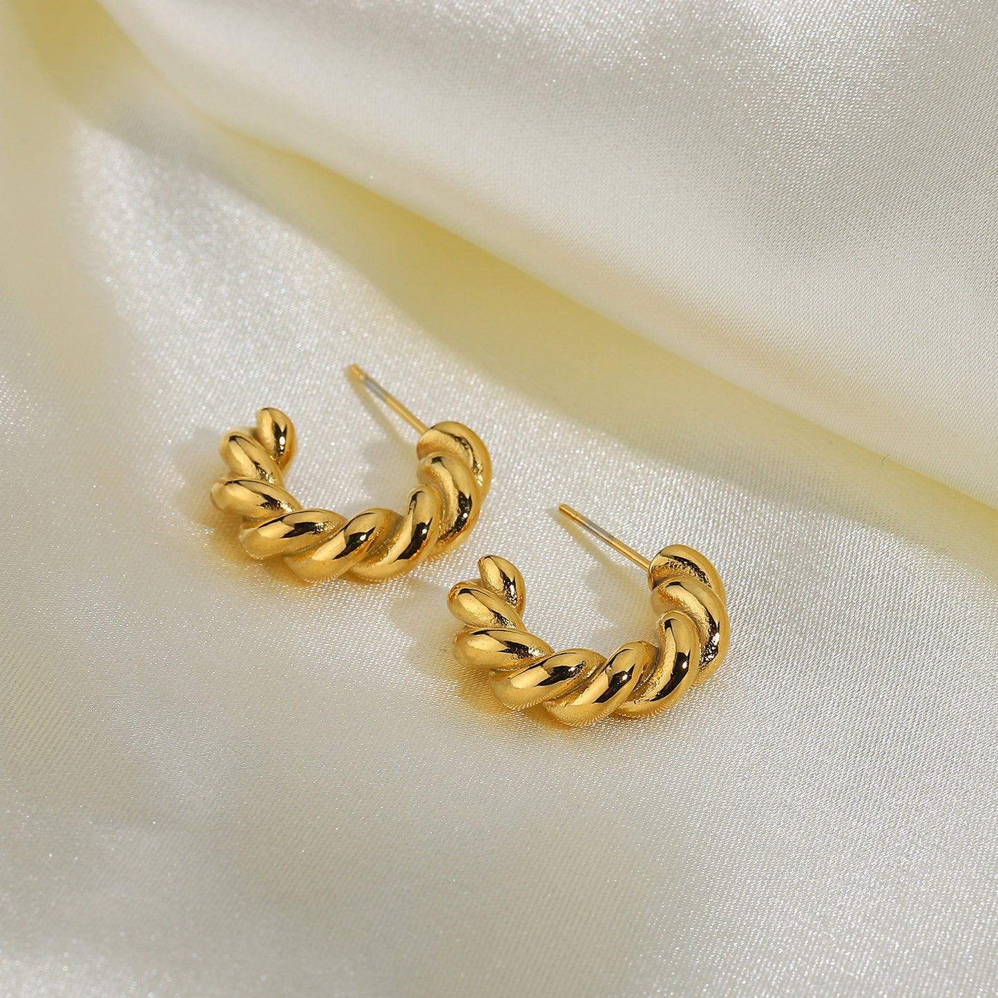 Ladies' Twist Spiral Hoop Earrings - 18K Gold Plated