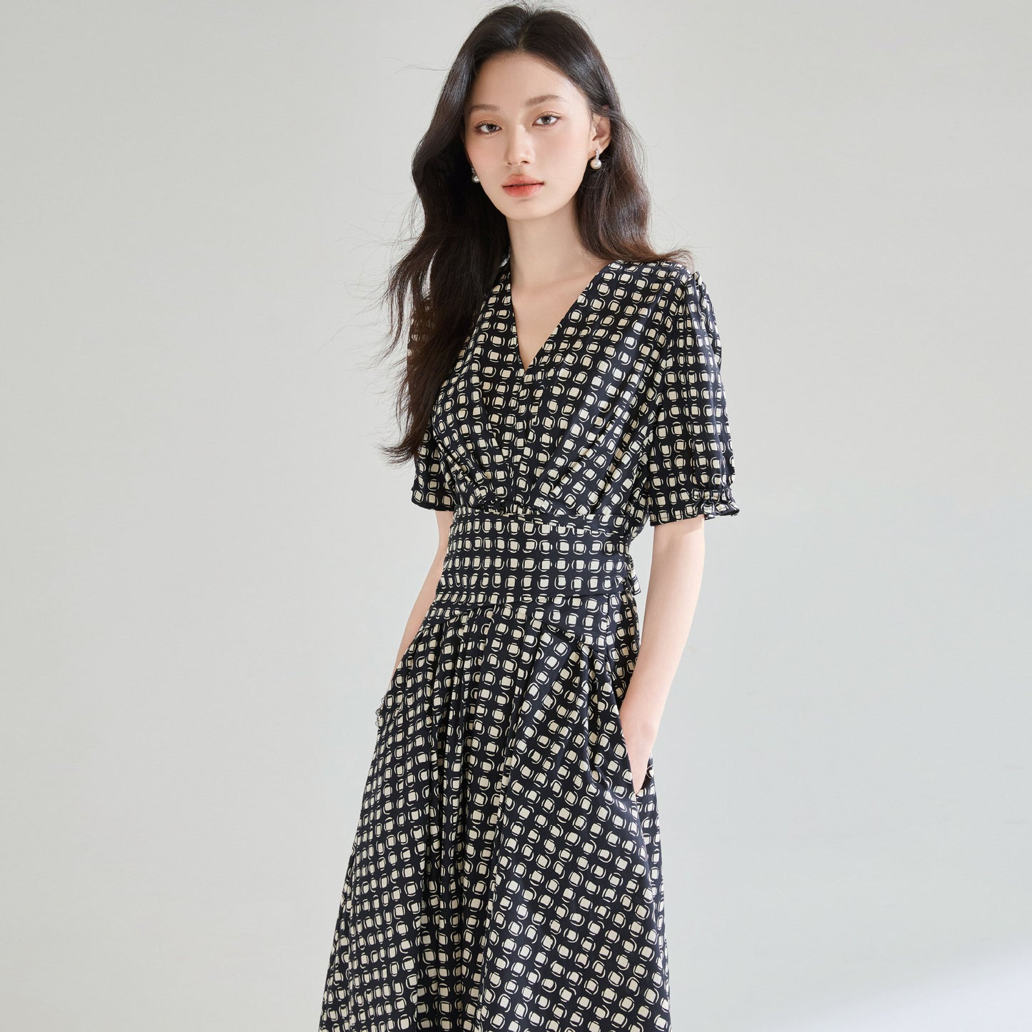 Black And White Lattice Pattern V-neck Lace Up Waist Slimming Cotton A- Line Mid-length Dress