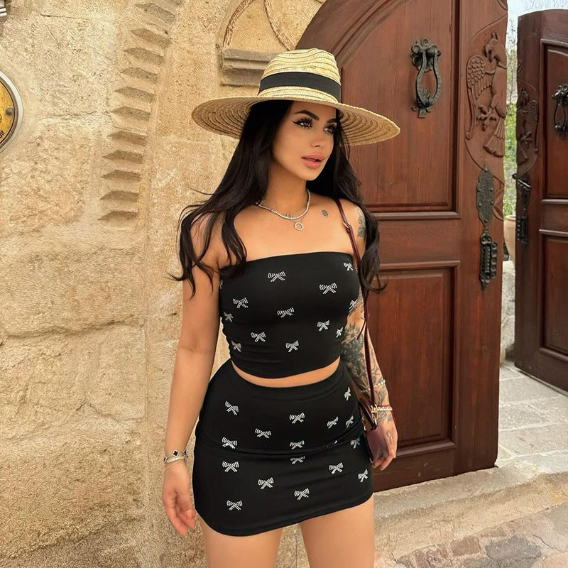 Midriff-Baring Tube-Top Outfit