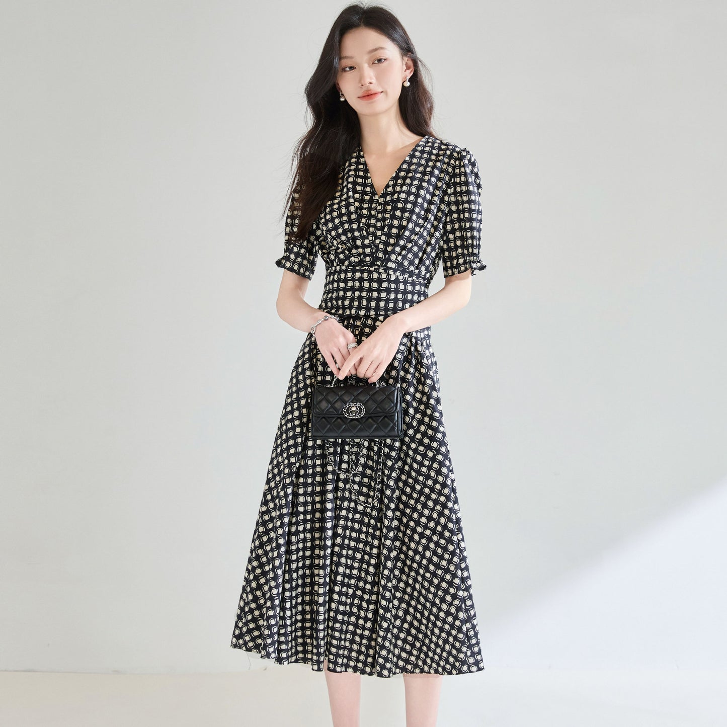 Black And White Lattice Pattern V-neck Lace Up Waist Slimming Cotton A- Line Mid-length Dress